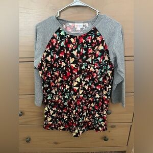 New LulaRoe hi low tunic w/grey center & black floral sleeves. Casual weekend